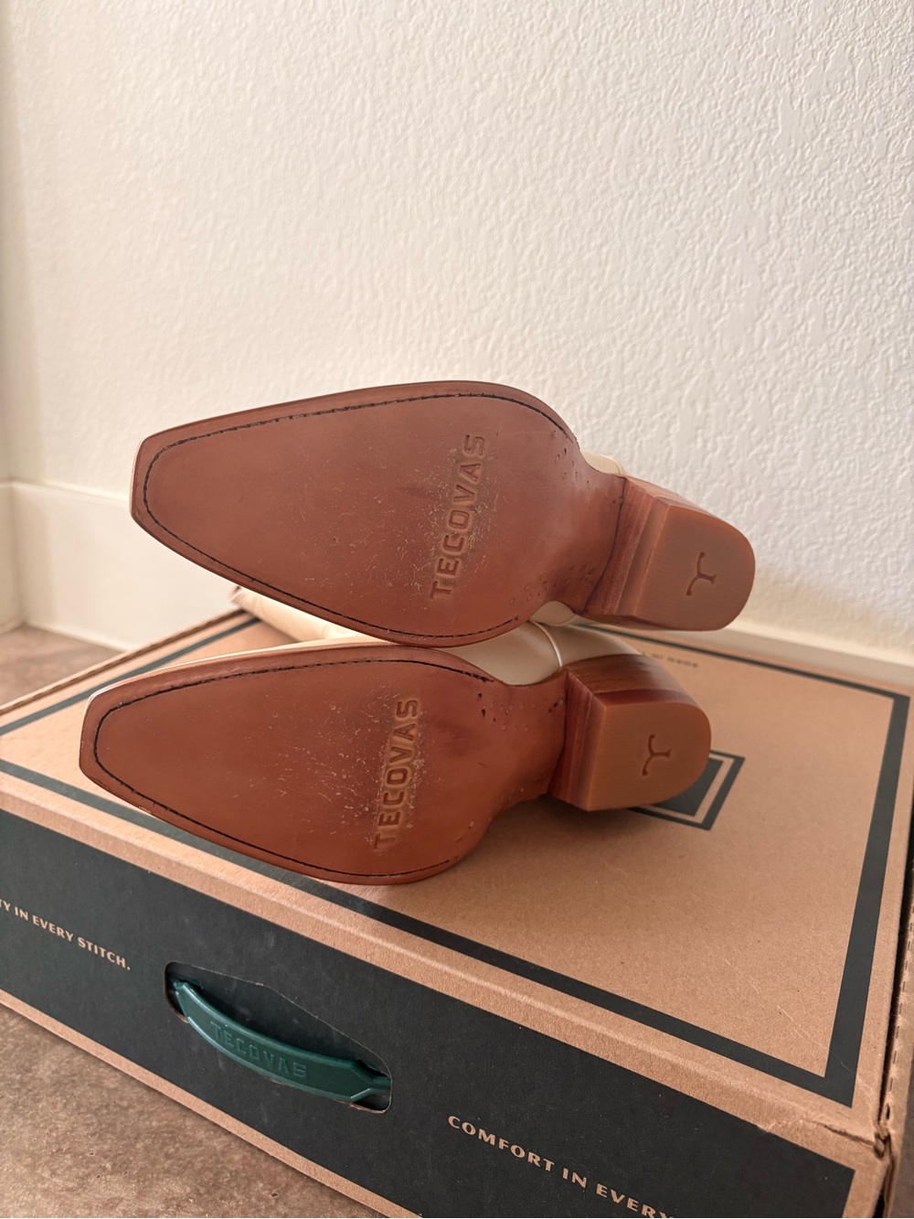 NWT Tecovas Annie Bone Cowhide 8.5 - Picture 4 of 4